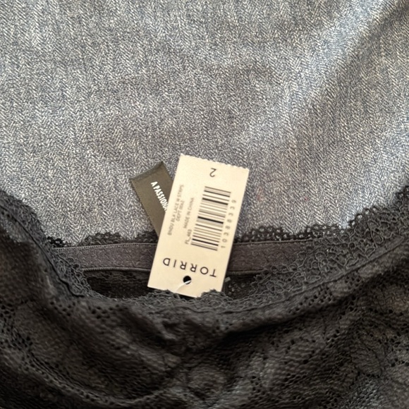 NWT torrid lace bandeau - Picture 2 of 4